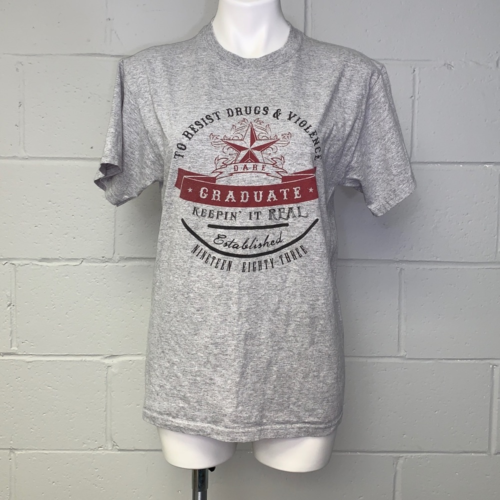 VINTAGE GRAPHIC TEE DARE GRADUATE KEEPIN IT REAL